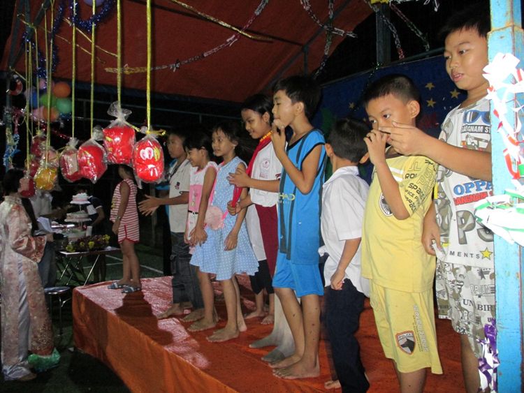 CHARITY EVENT FOR CHILD IN MID - AUTUMN 2013 2
