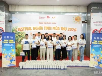 BMB Steel Hanoi, in collaboration with CBC, is bringing a warm moon festival to the children in the hospital.