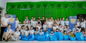 BMB Love School Foundation organizes the program "Joy for Children" for children in difficult circumstances at the Binh Trieu.