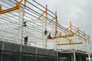 Connection systems in pre-engineered steel buildings