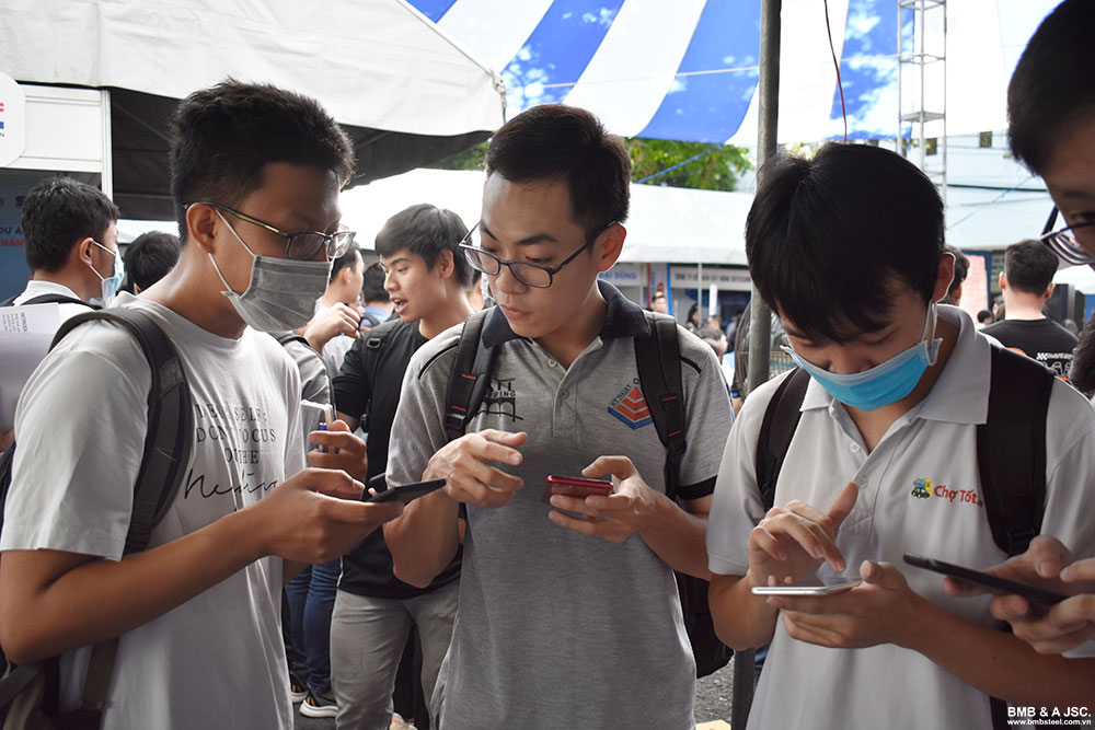 BMB Steel - All students of Ho Chi Minh City University of Technology participate in activities at BMB
