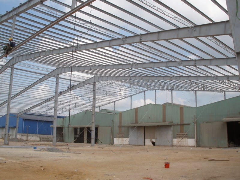 The construction process of the pre-engineered steel building frame