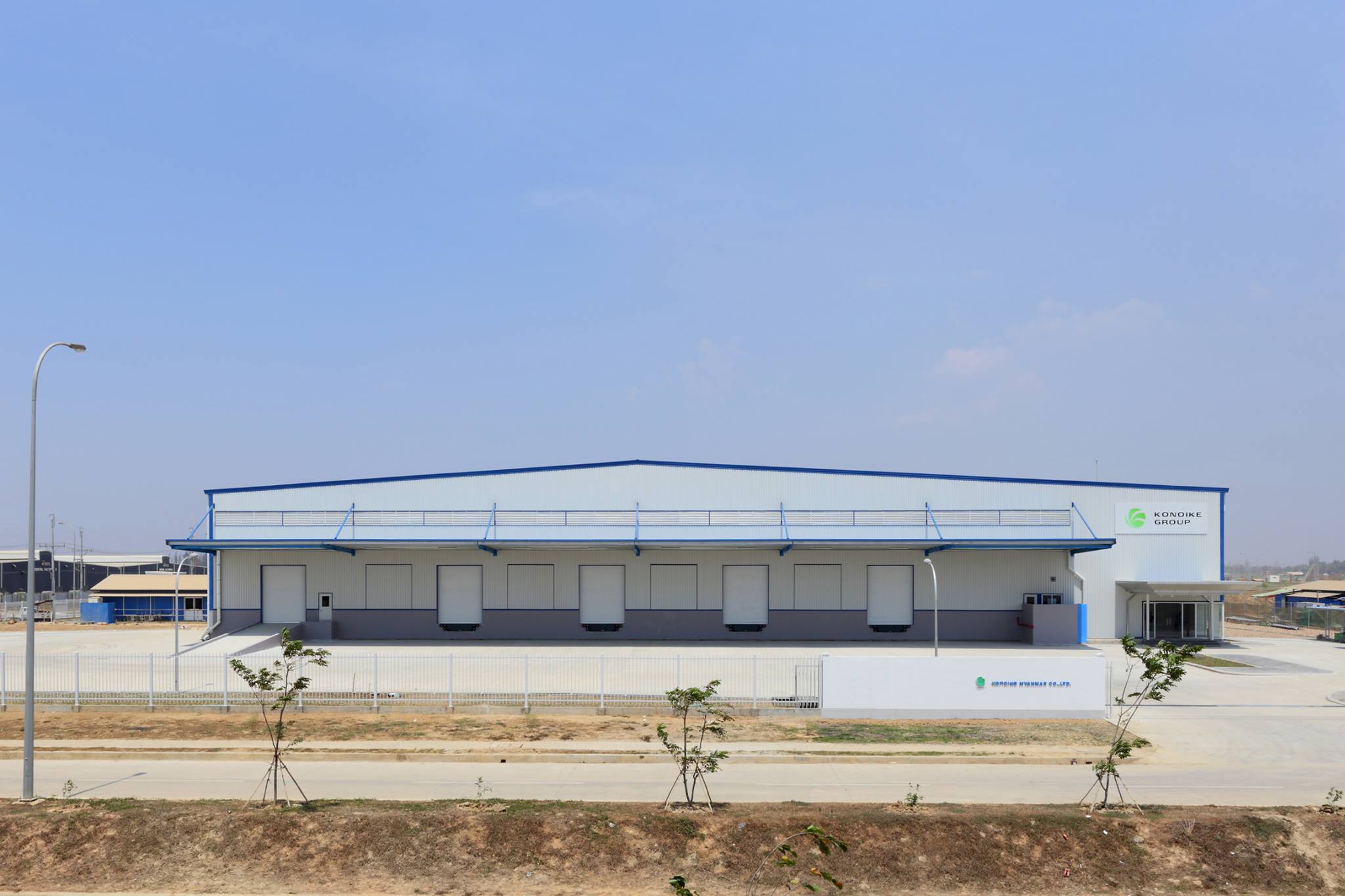 Simple pre-engineered steel office buildings that bring high efficiency to businesses.