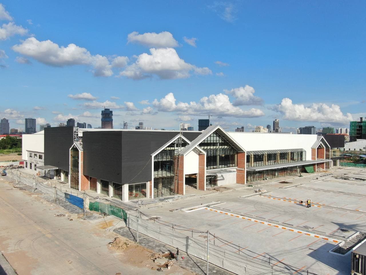 A tile-roof steel structure construction of BMB Steel