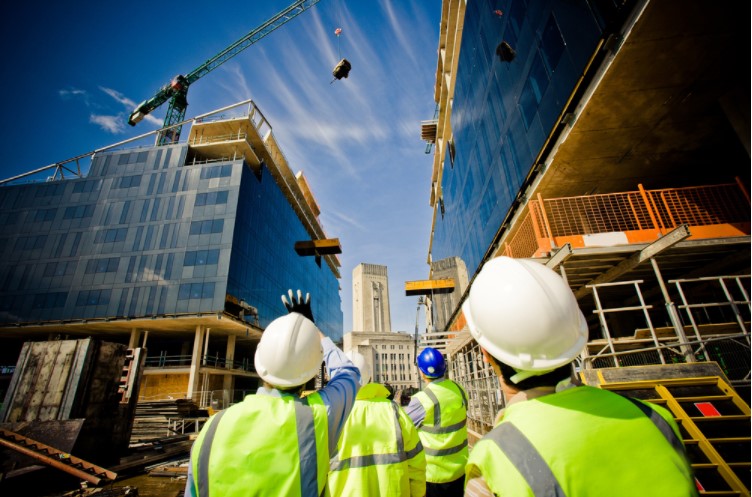 Công nhân cần lưu ý những gì để an toàn khi gia công kết cấu thép?