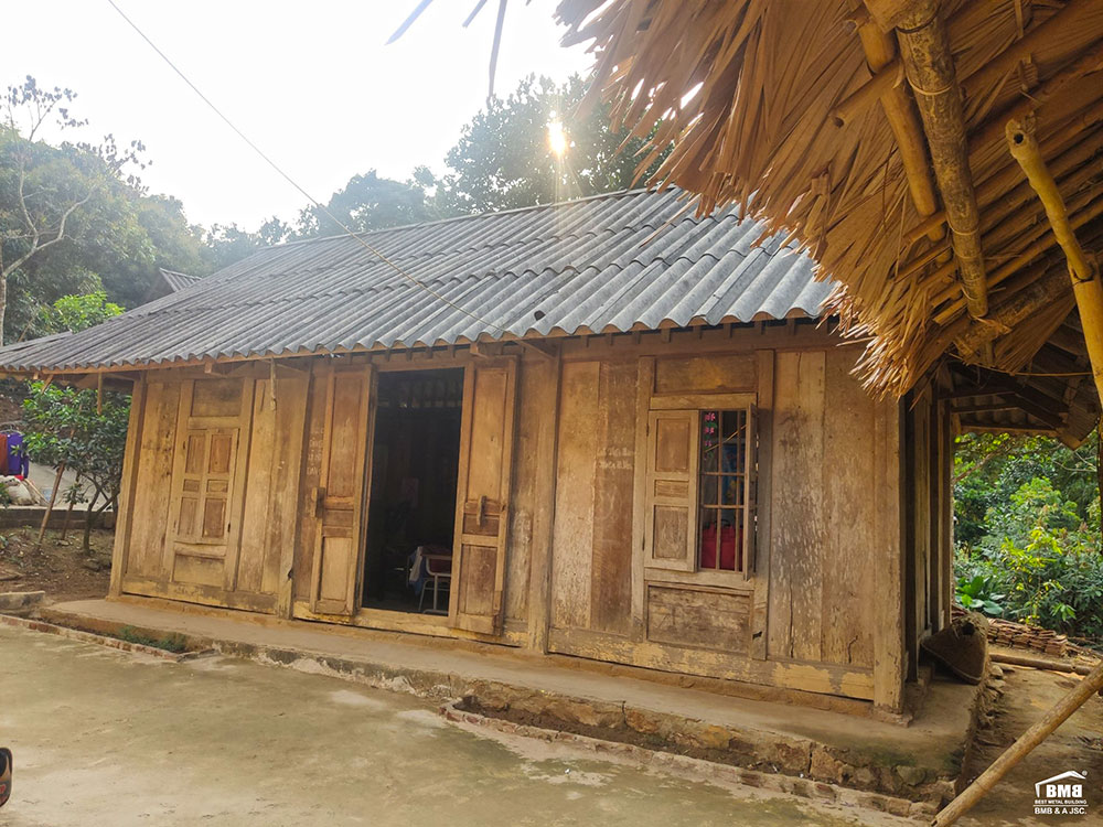 The makeshift school witnessed many bone-chilling colds of mountainous weather