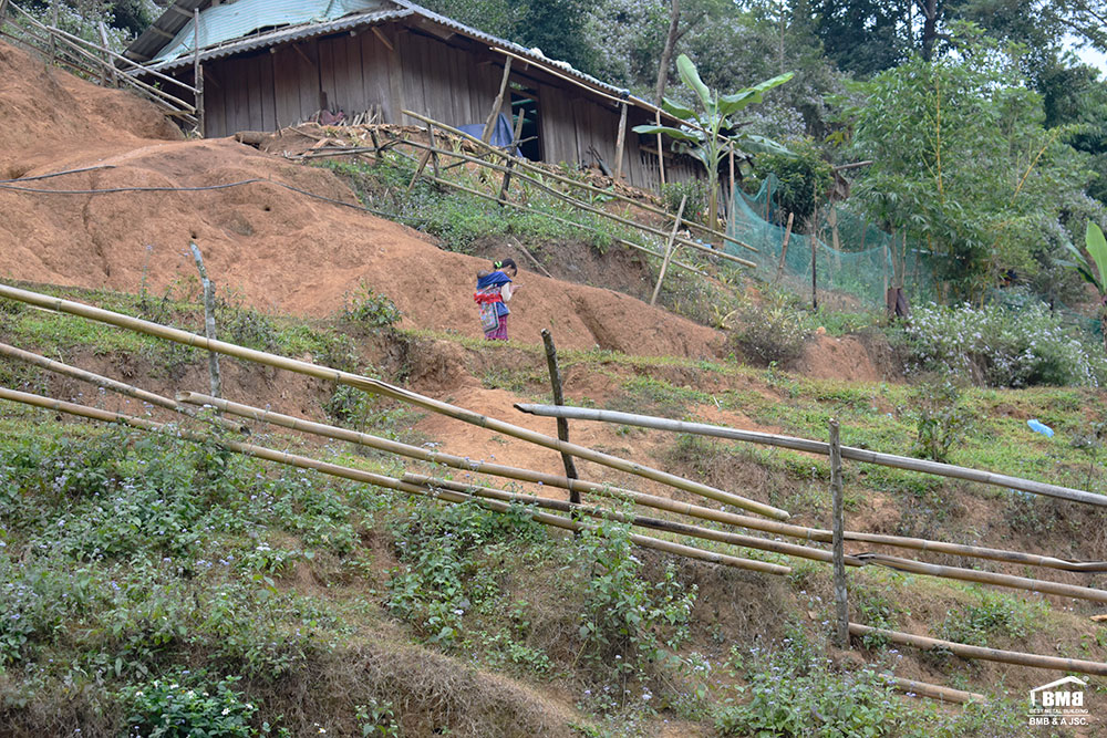 A makeshift school with materials that have rotted over time