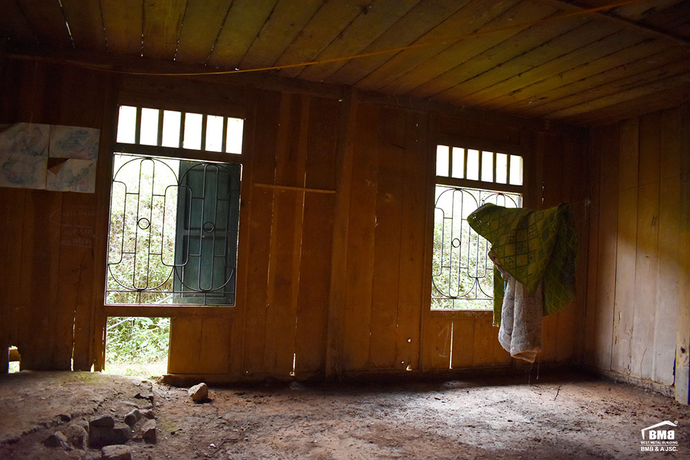 The makeshift classroom with rotten signs