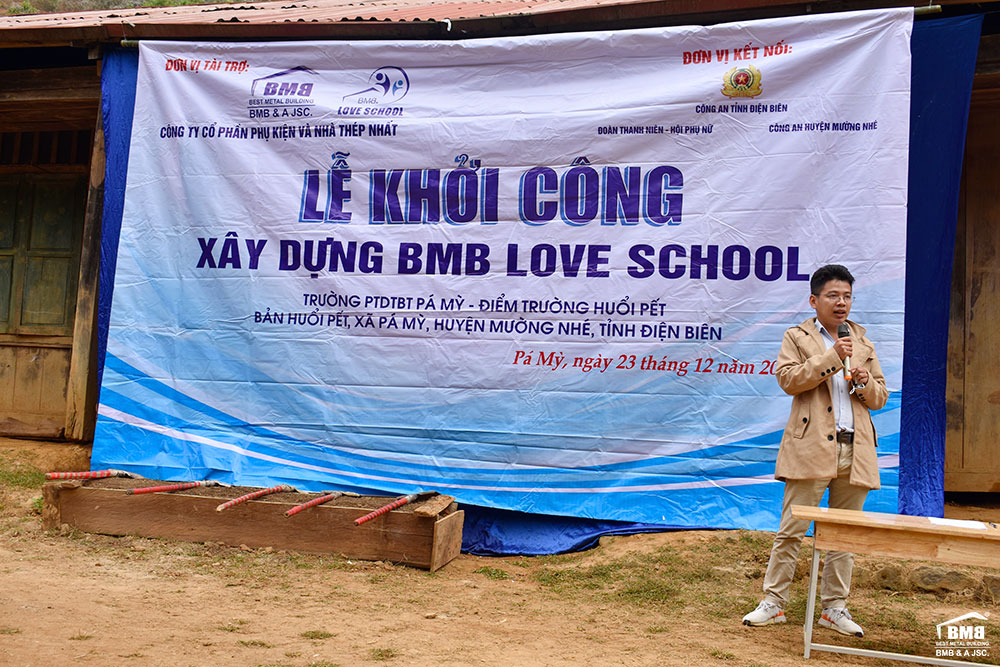Anh Thiện đại diện quỹ BMB Love School phát biểu khởi công xây dựng phòng học cho các em tại đây