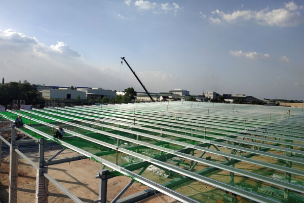 Completing the installation of the frame of the 5,000 m2 factory