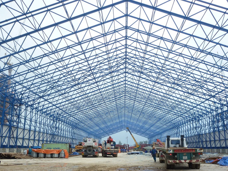 Considering the construction space is indispensable before the construction and erection of steel structures