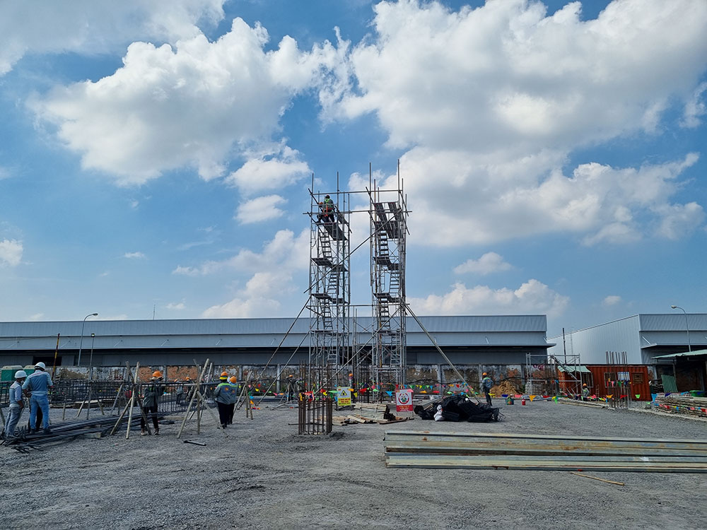 Construction of three-storey steel frame factory