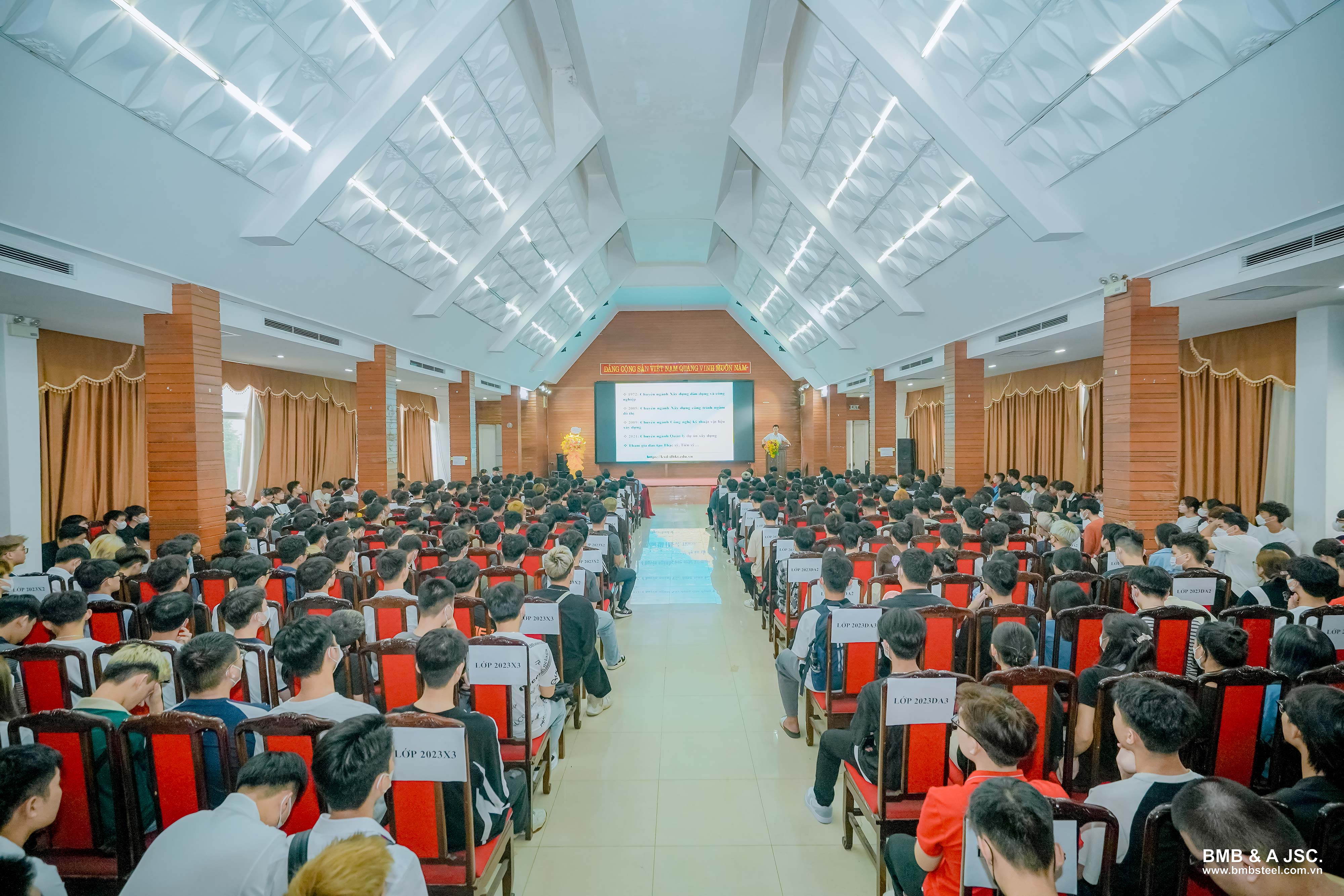 Scholarship award ceremony for Construction student - Hanoi Architectural University