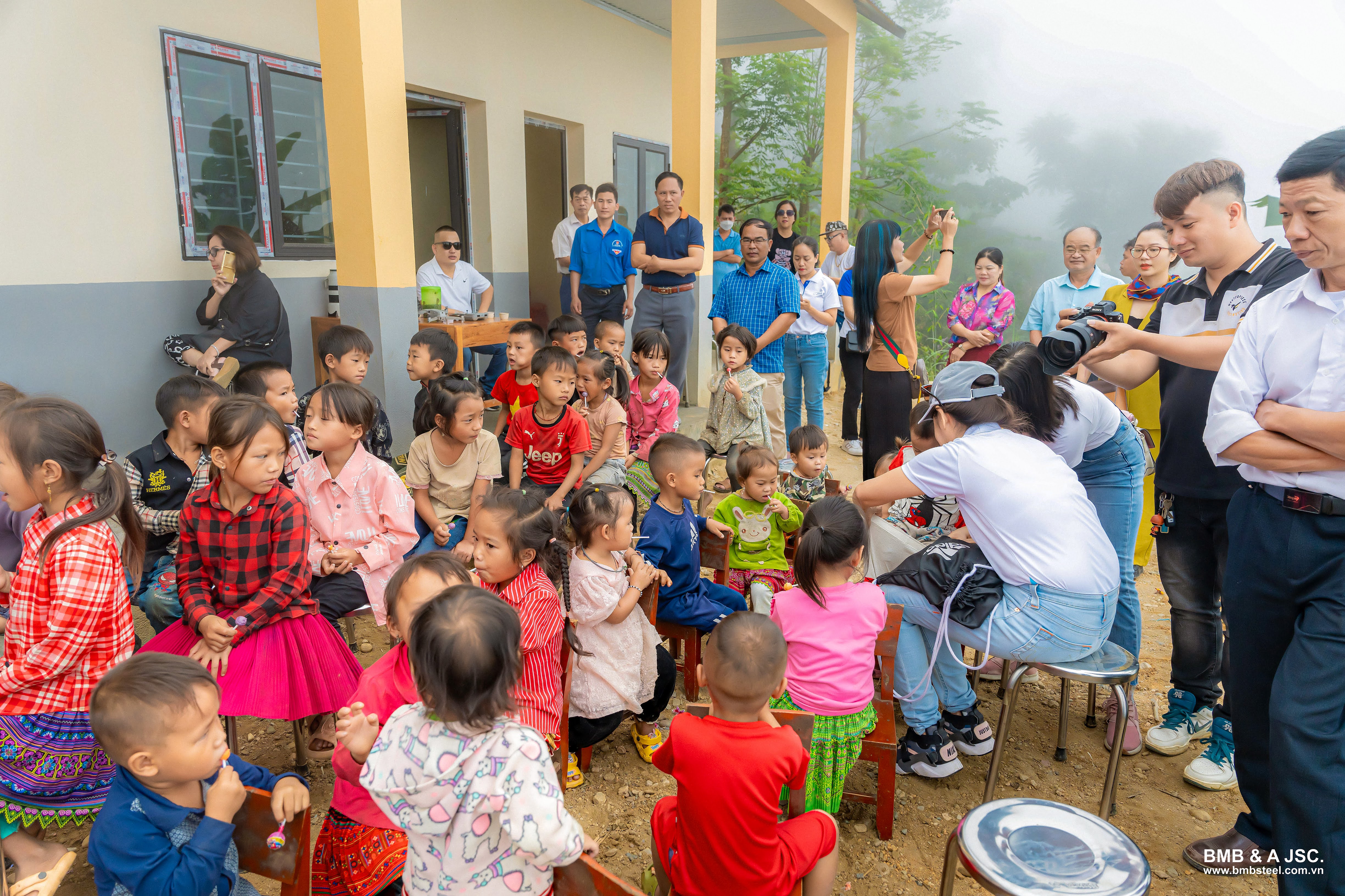 BMB Love School đồng hành cùng trẻ em khó khăn ở Hà Giang