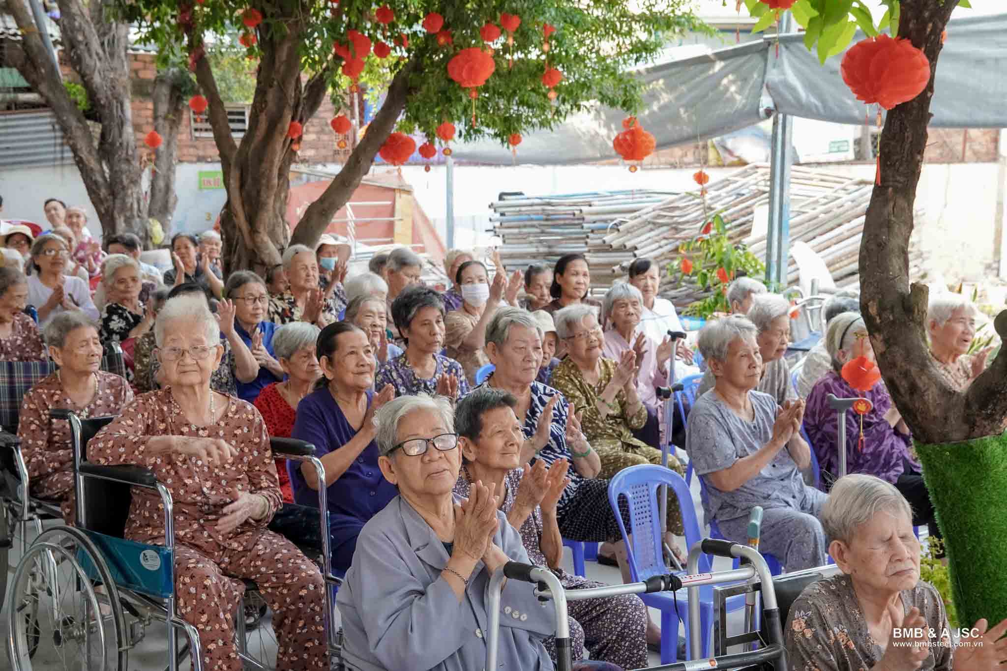 Opening ceremony and donation of the kitchen at Thien An home