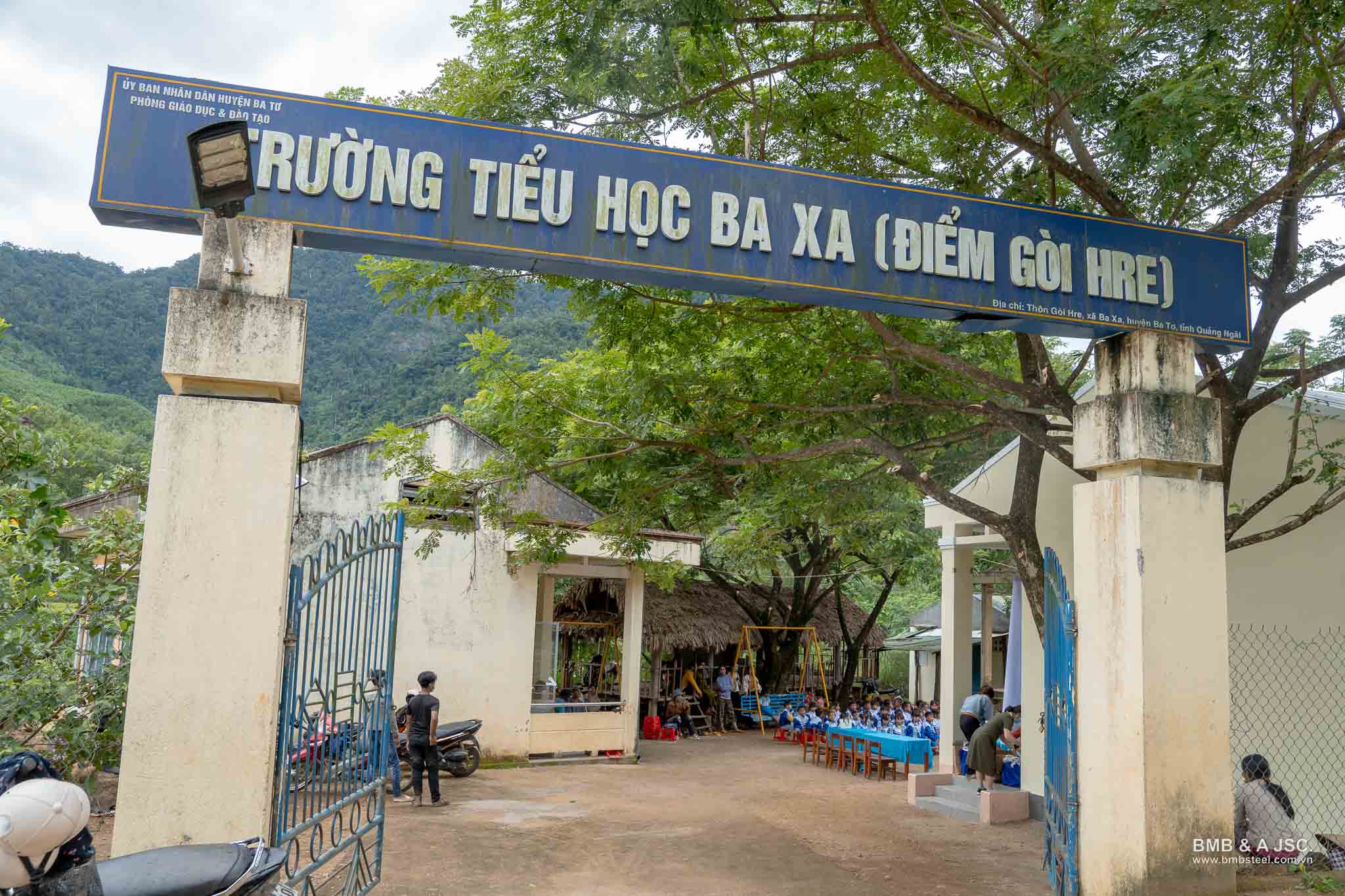 BMB Love School - Tiếp lửa ước mơ cho các em học sinh ở Ba Xa