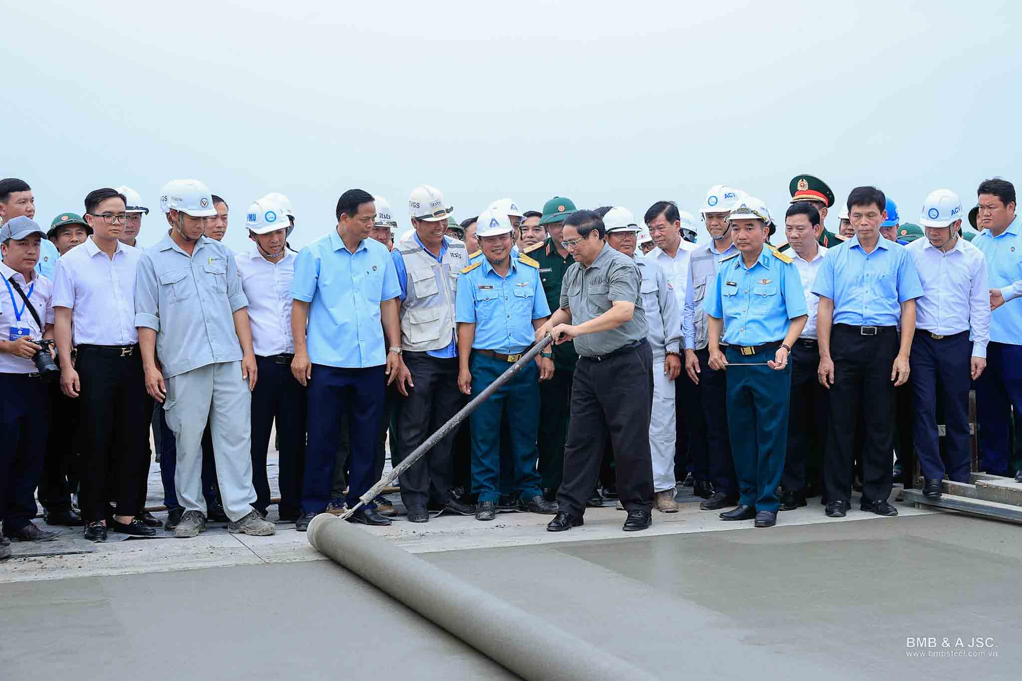 Prime minister Pham Minh Chinh visited the Long Thanh Airport project