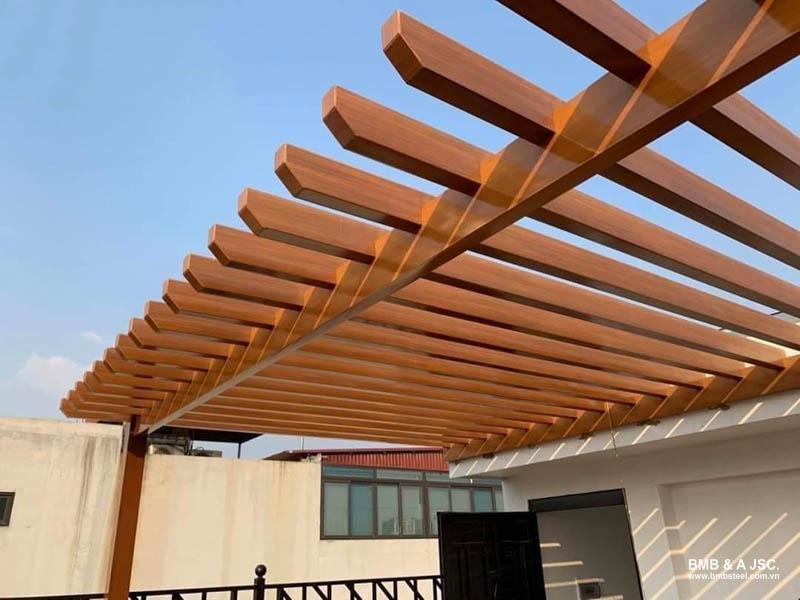 Mái canopy gỗ nhựa là giải pháp thay thế cho gỗ tự nhiên