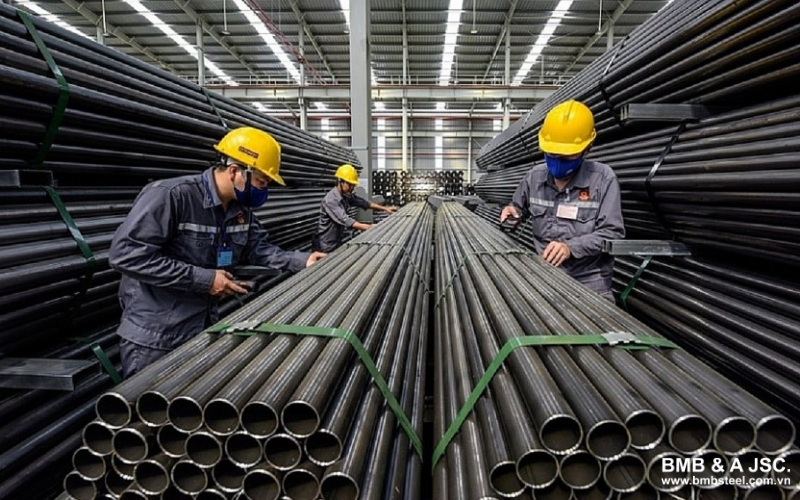 Carbon steel is used in machinery and cutting tools