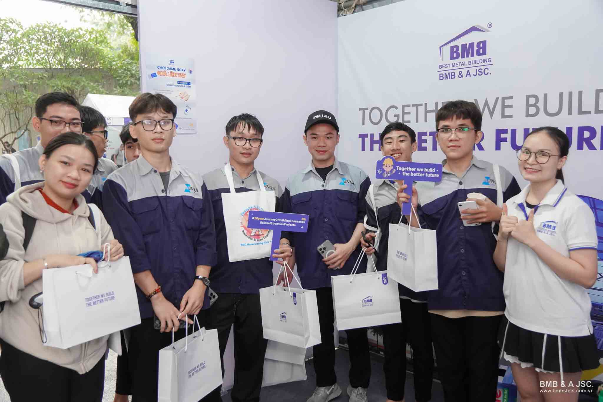 Ngày hội việc làm 2025 tại trường Đại Học Sư Phạm Kỹ Thuật TP.HCM