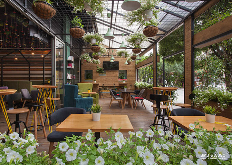 Mezzanine prefabricated house used as a café, shop