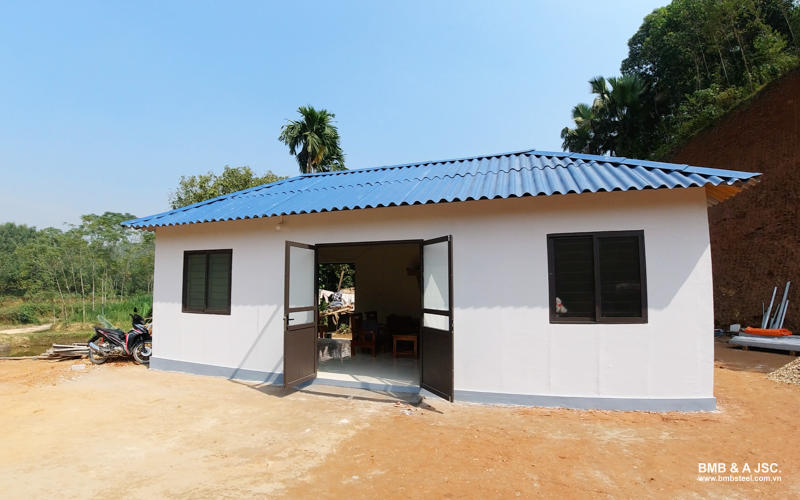Nhà tiền chế cấp 4 mái tôn đơn giản, truyền thống