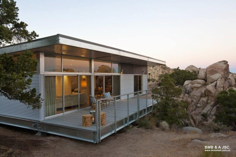 Compactly designed level 4 prefabricated house
