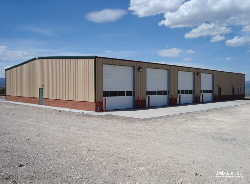 A spacious 500m² small factory