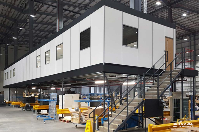 Multifunctional small factory integrated with office space