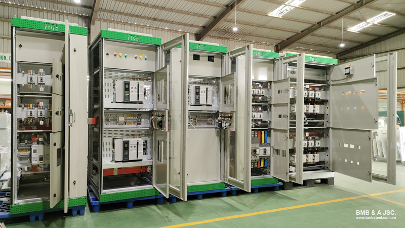 Bảng điều khiển chính (MSB) được lắp đặt tại địa điểm đầu vào điện chính