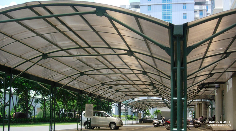 Steel frame carport na may arched roof ay isang modern at eleganteng pagpipilian