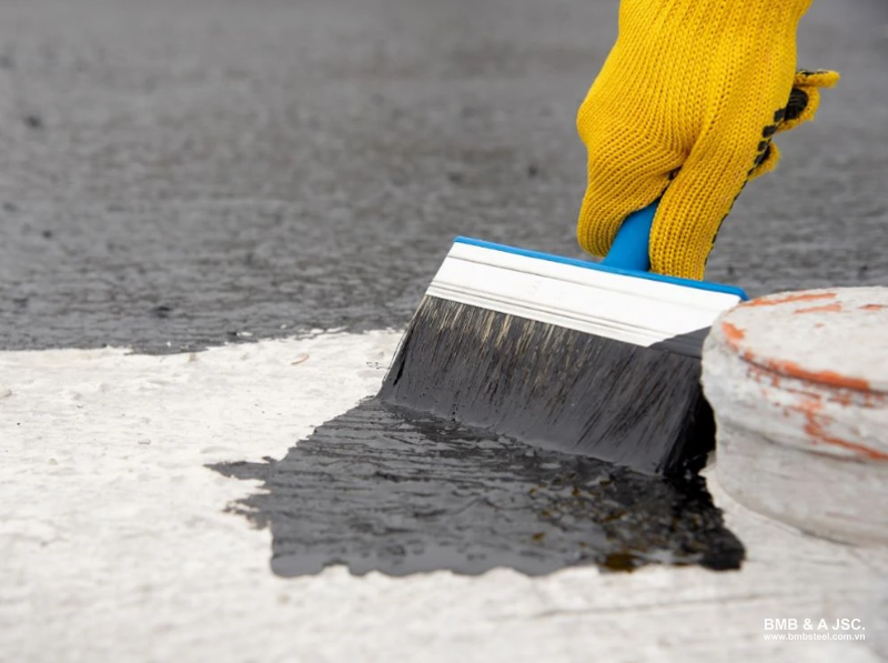 Dùng nhựa đường chống thấm hiệu quả khi thi công ngày nắng