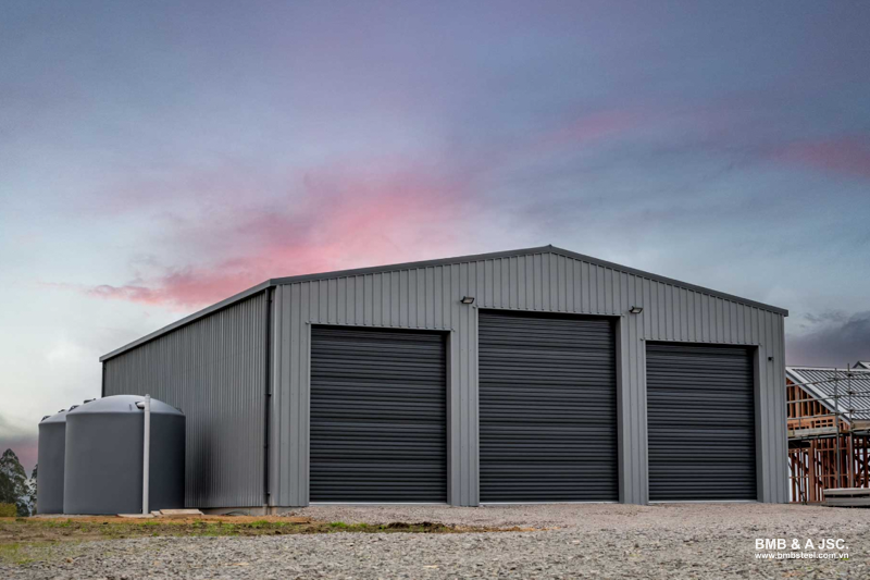 Metal sheet pre-engineered warehouse