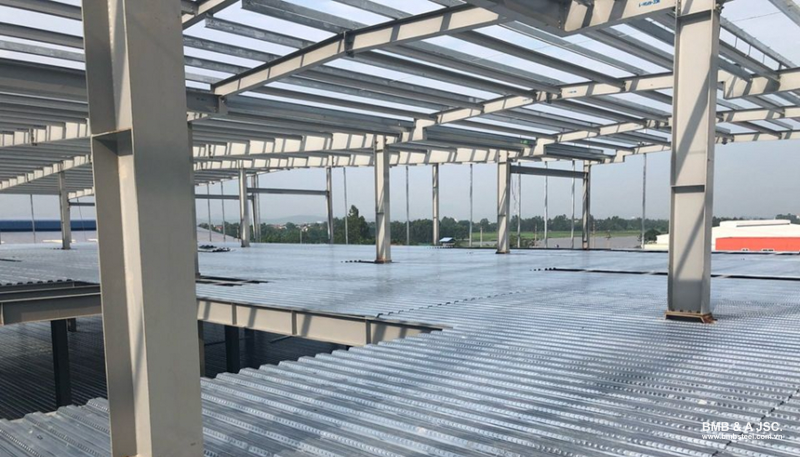 Ang metal floor decking ay isang kumbinasyon ng kongkreto, steel mesh, at metal sheets