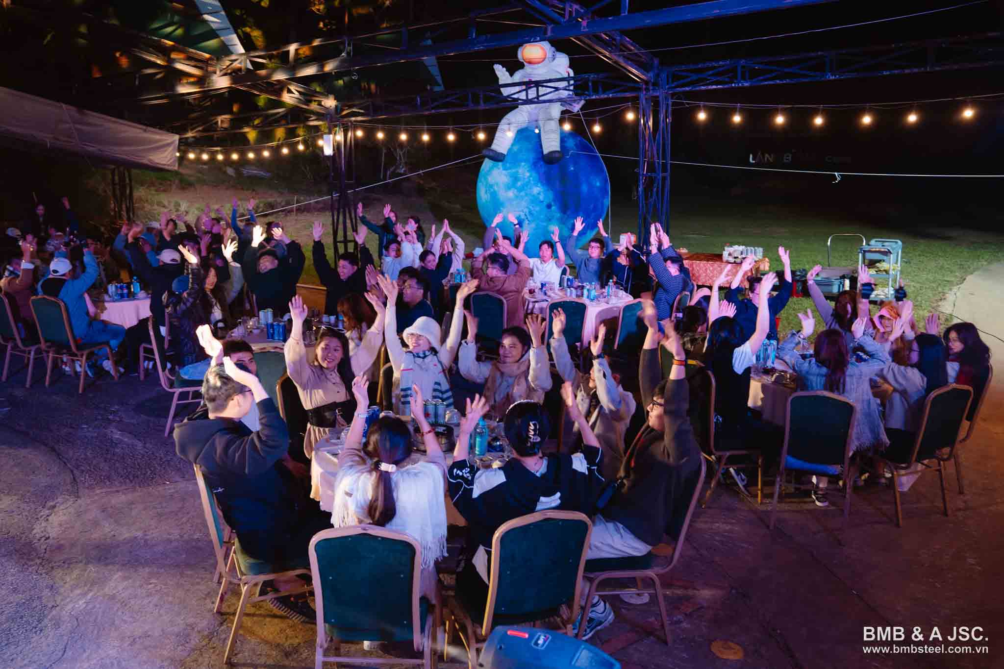 Menari bersama "On Track" - Menyimpan selamanya langit muda