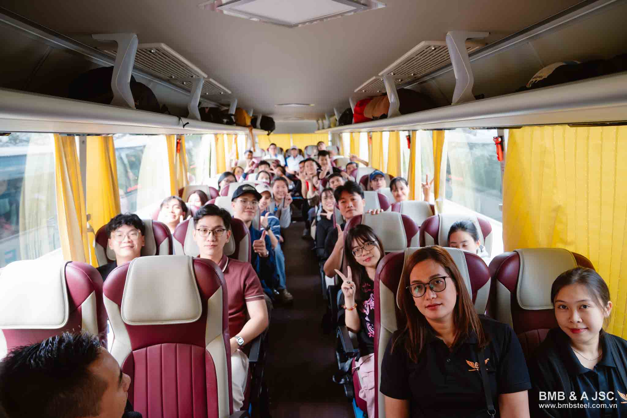 Menari bersama "On Track" - Menyimpan selamanya langit muda