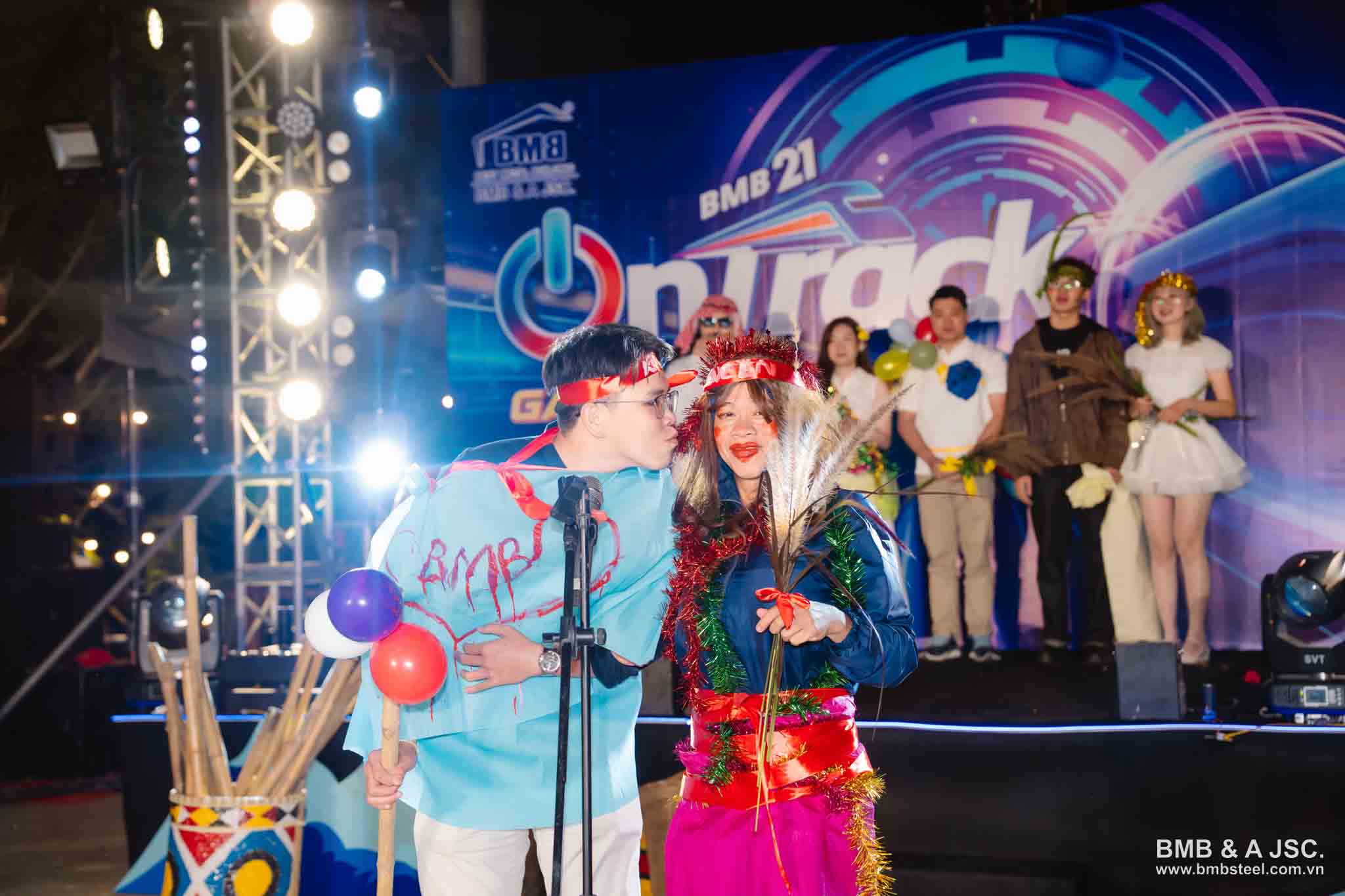 Menari bersama "On Track" - Menyimpan selamanya langit muda