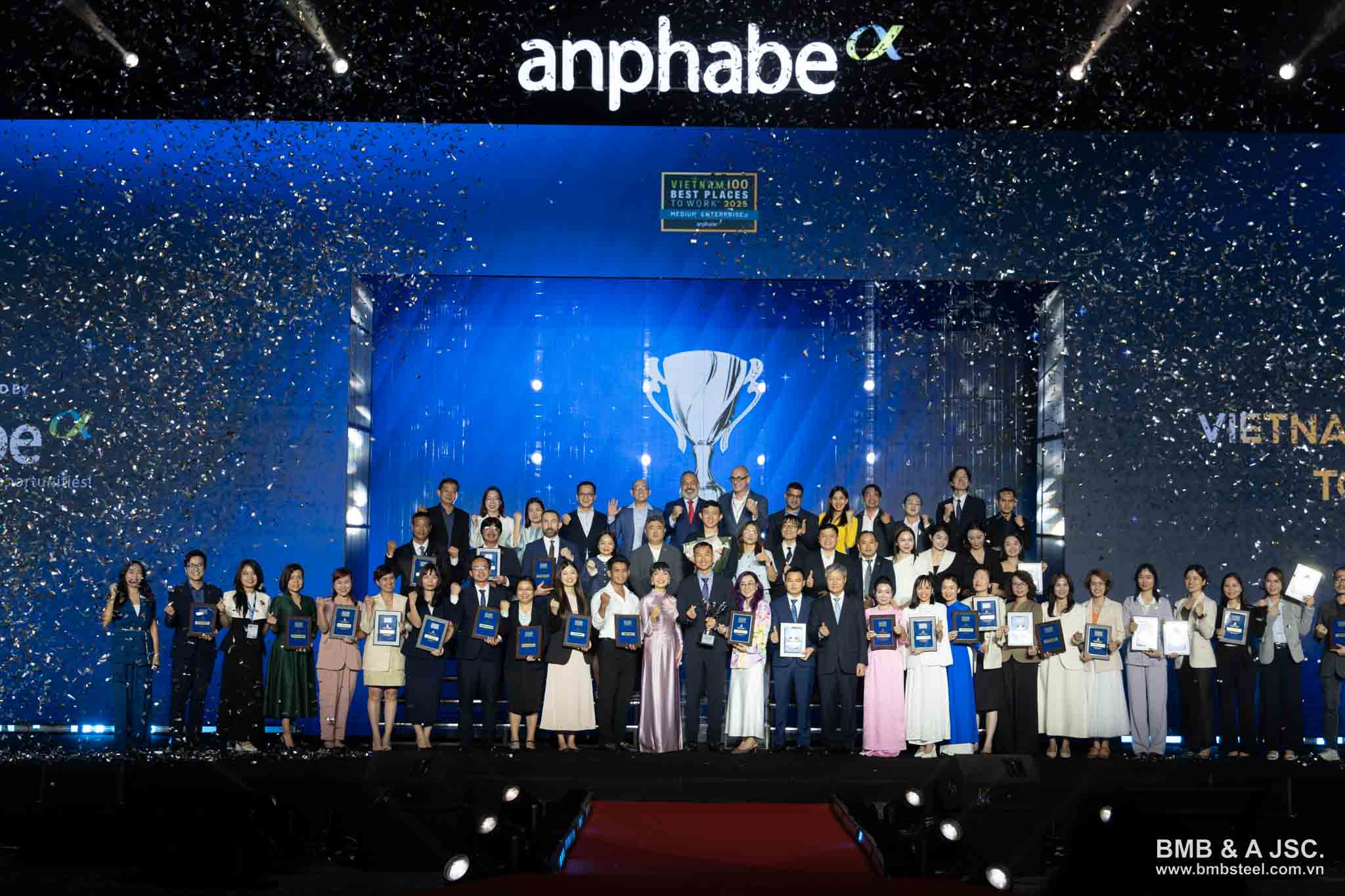 BMB Steel receives the award for Top 100 best workplaces in Vietnam 2025