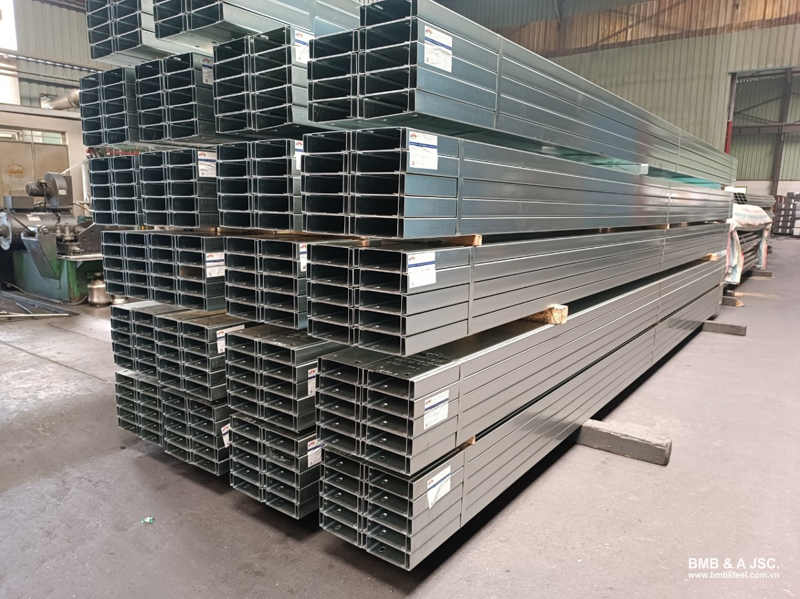 Hot-dip galvanized C channel steel has a thicker zinc layer