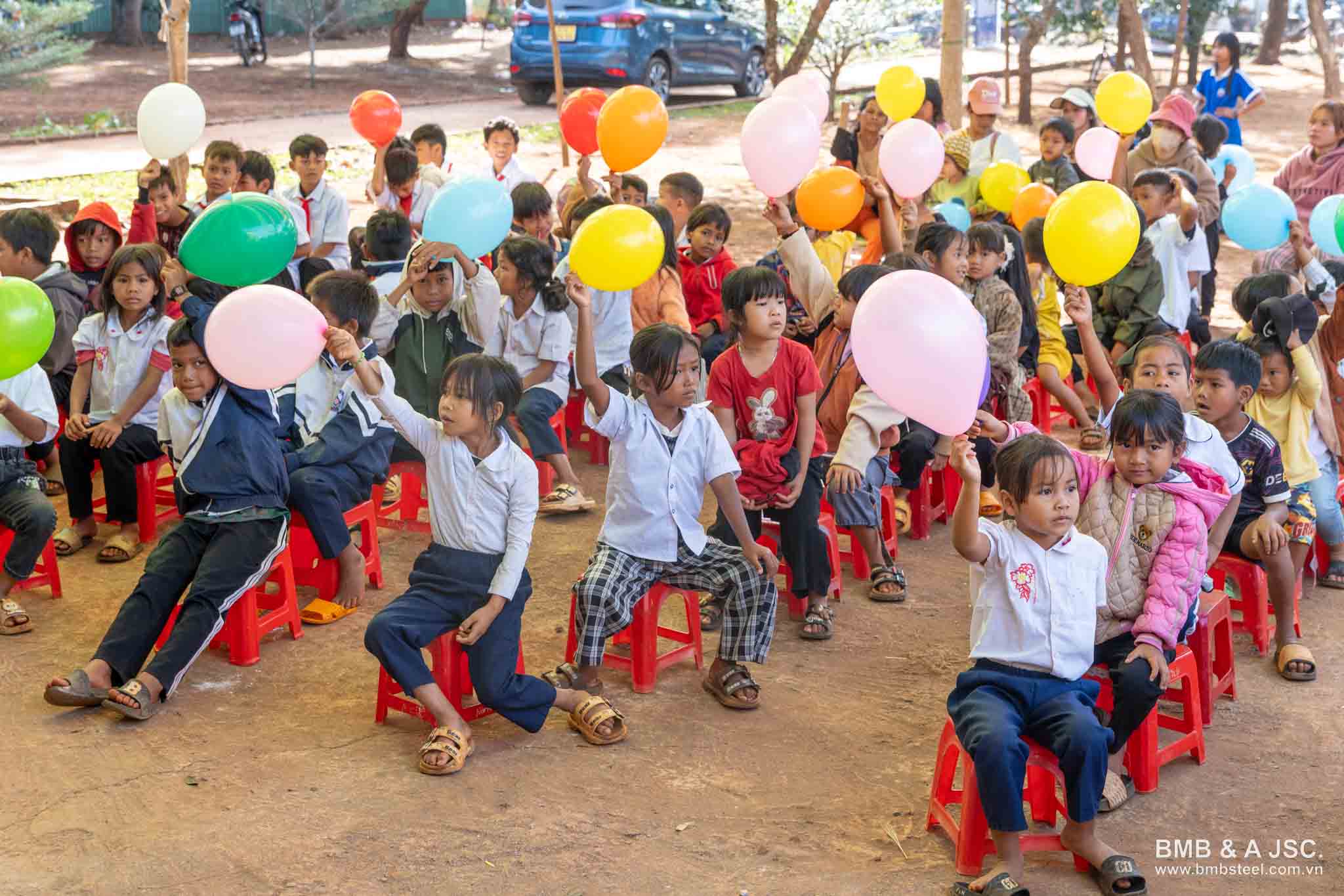 BMB Love School và hành trình mang lớp học mới đến trường tiểu học Làng De Chí