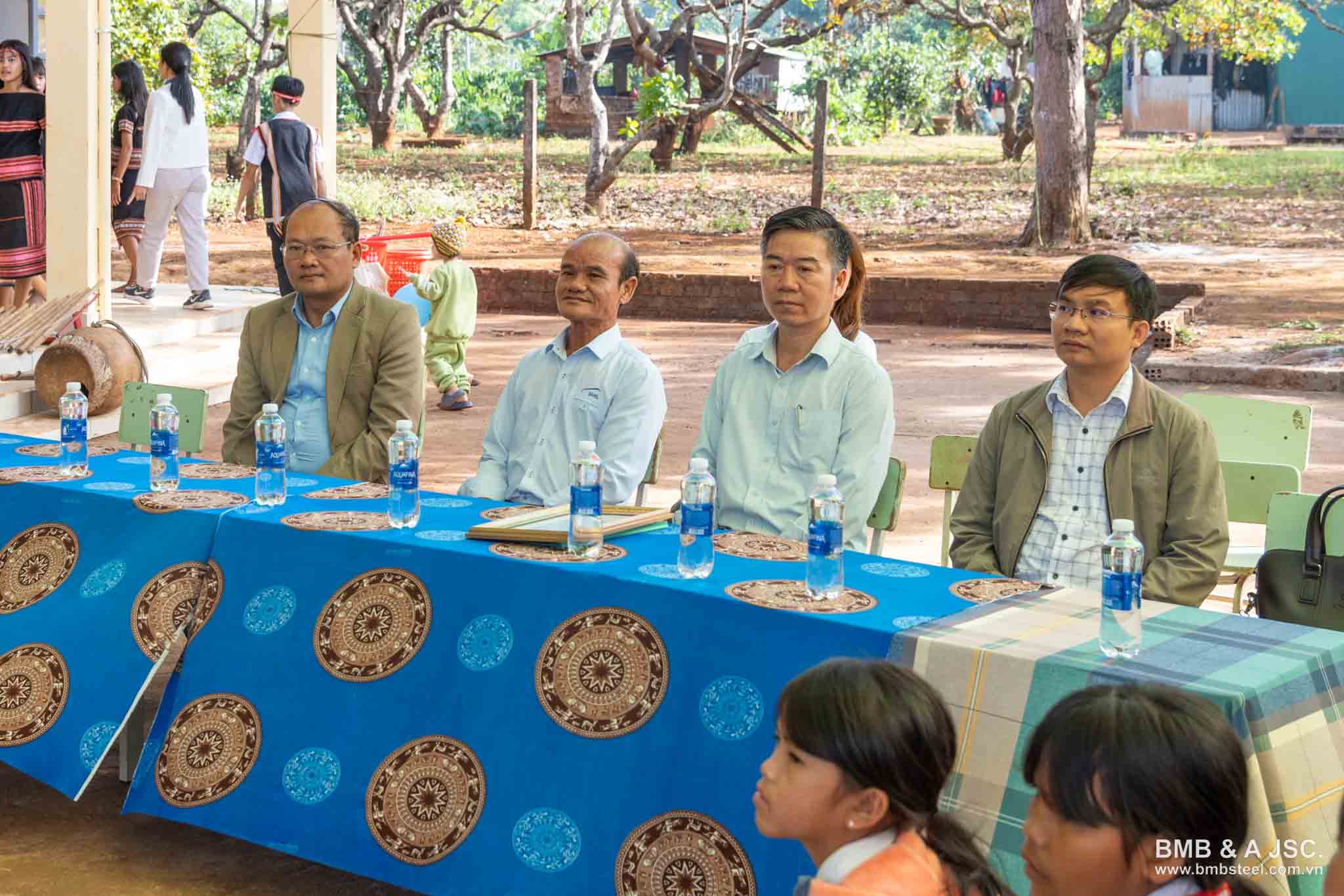 BMB Love School và hành trình mang lớp học mới đến trường tiểu học Làng De Chí