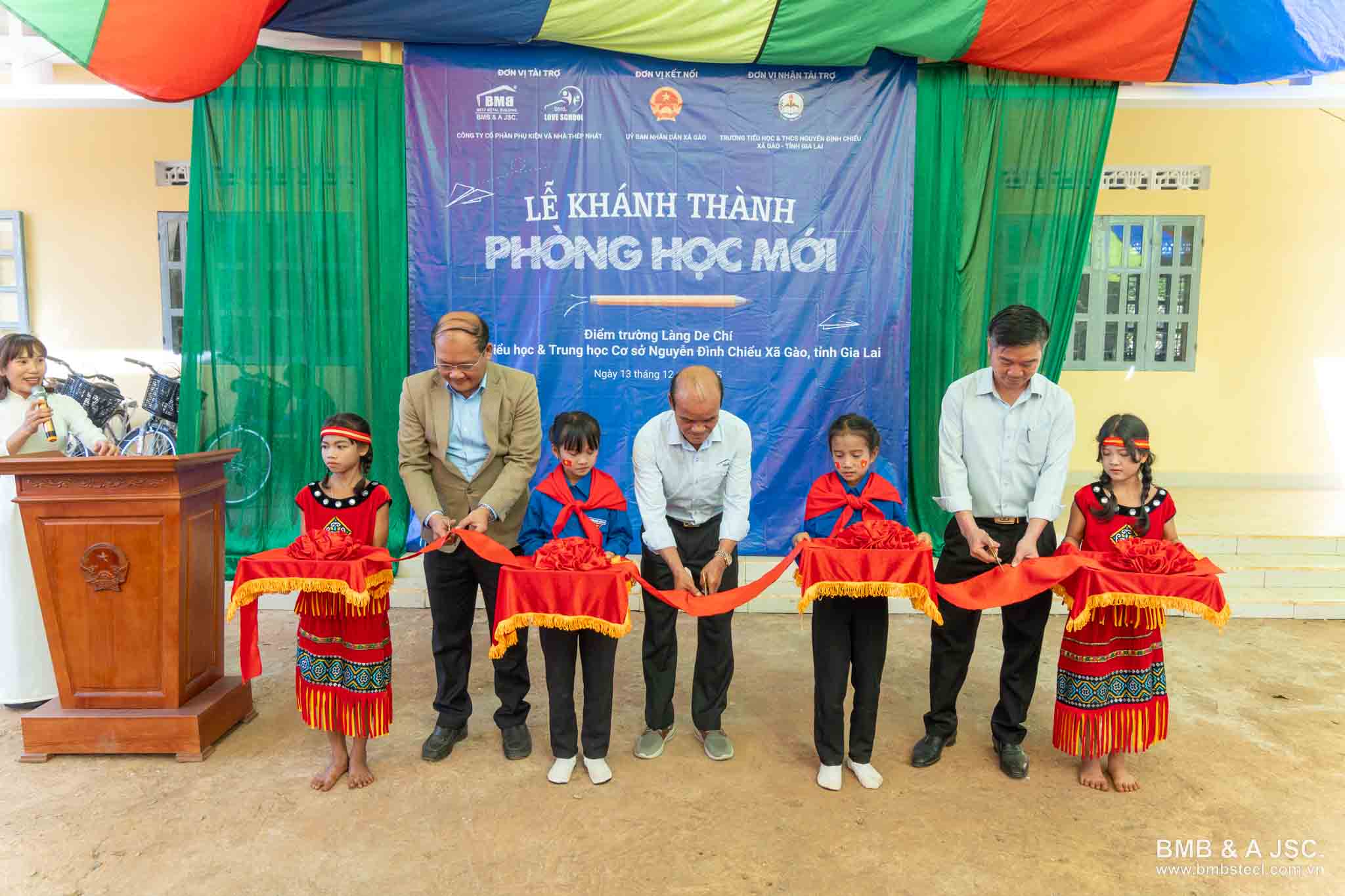 BMB Love School và hành trình mang lớp học mới đến trường tiểu học Làng De Chí