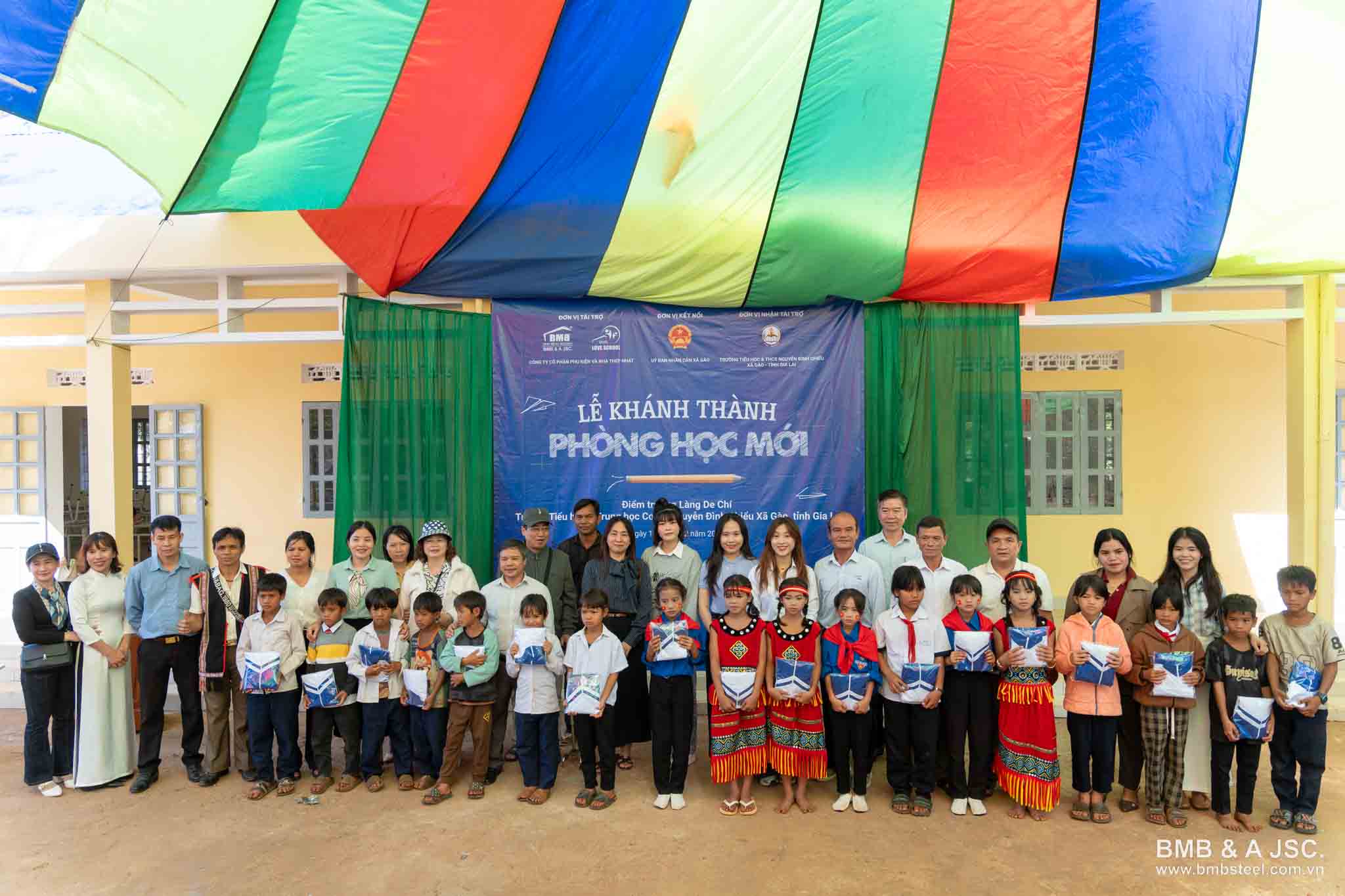BMB Love School và hành trình mang lớp học mới đến trường tiểu học Làng De Chí