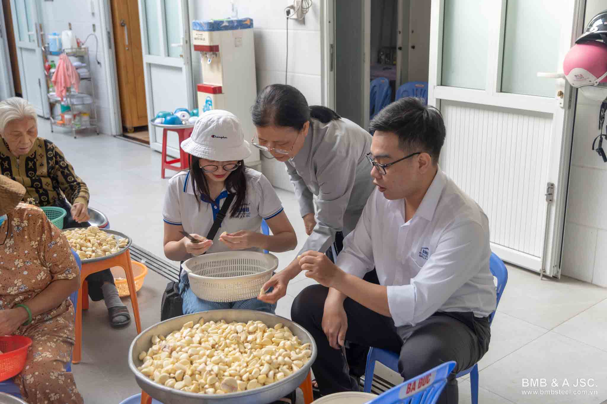 BMB钢铁公司为天安养老院带来春天祝福的旅程