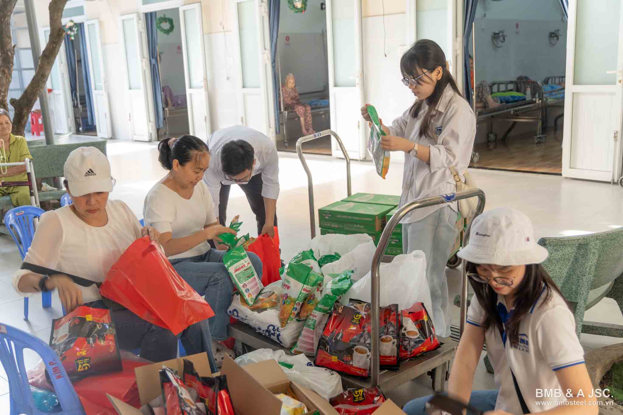 BMB钢铁公司为天安养老院带来春天祝福的旅程
