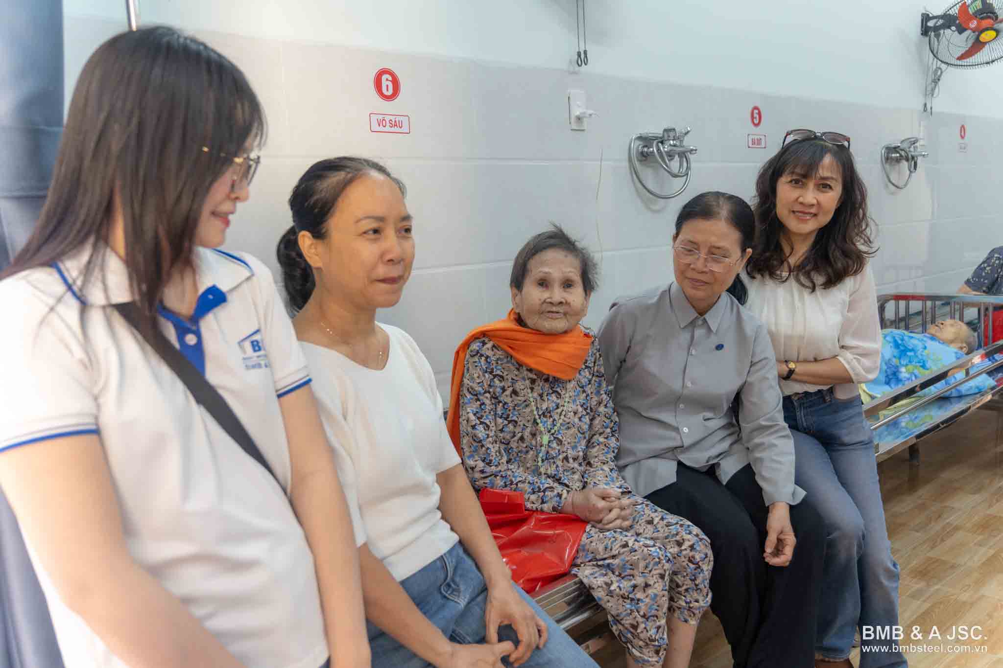 BMB钢铁公司为天安养老院带来春天祝福的旅程