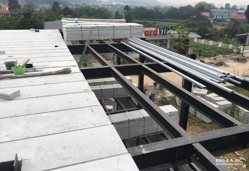 Mái BTCT lắp ghép được ghép từ các tấm bê tông đúc sẵn