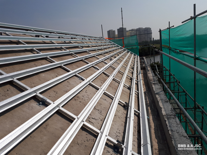 Mái BTCT có khung kèo bằng thép hoặc gỗ