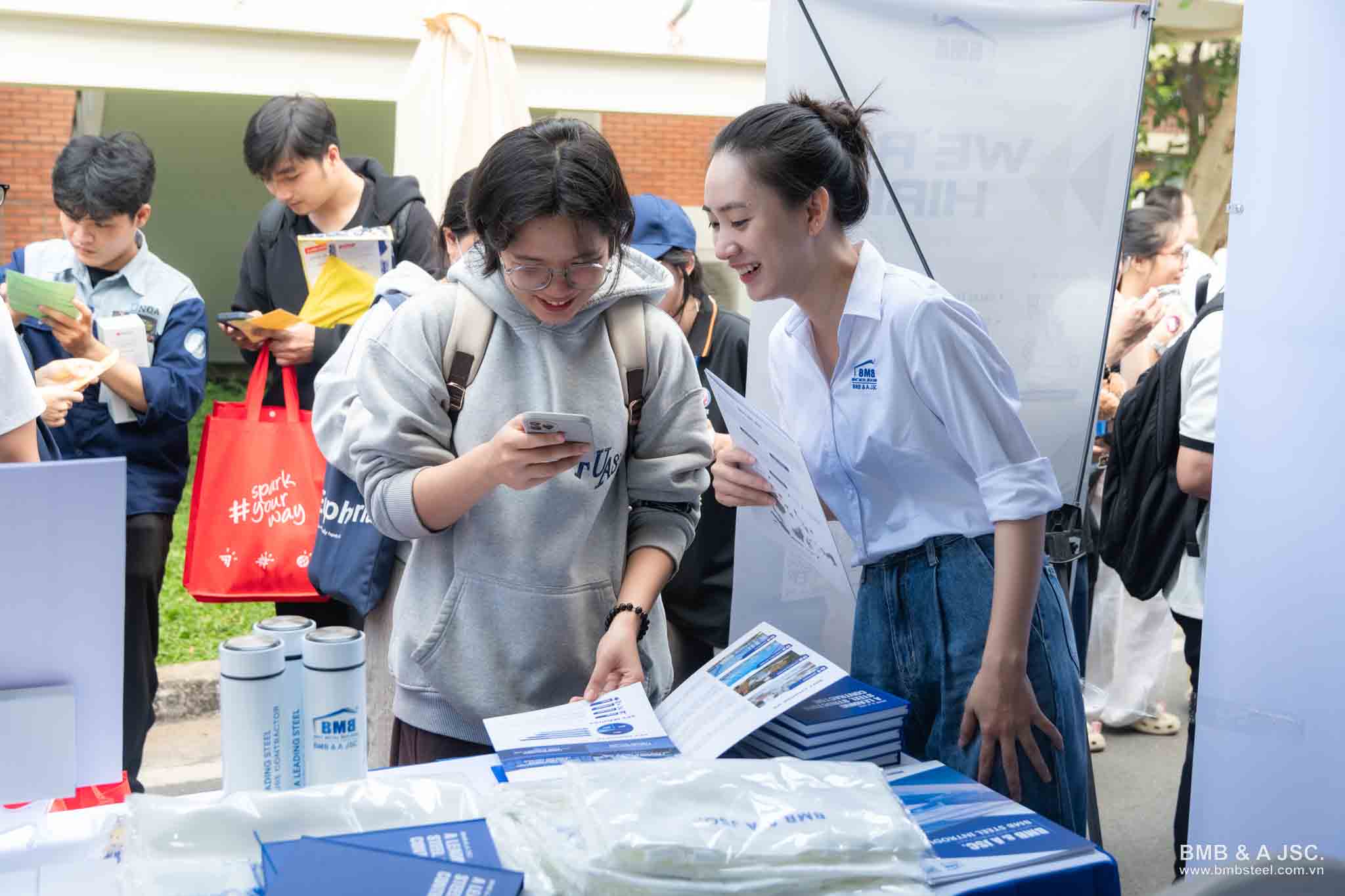 BMB Steel kết nối sinh viên tại trường đại học công nghệ kỹ thuật