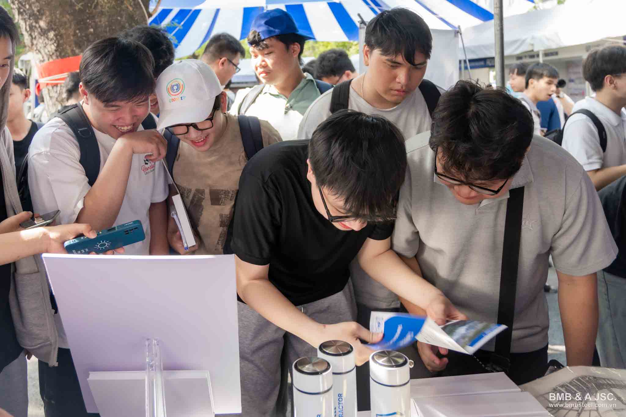 BMB Steel nagpatuloy ang paglalakbay sa pagkonekta sa araw ng trabaho – Kolehiyo ng Bách Khoa TP.HCM